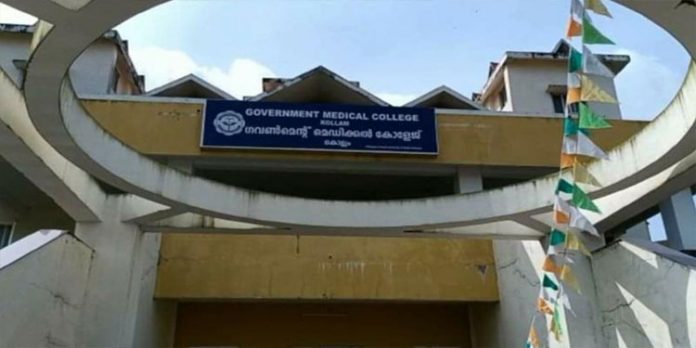 ഗർഭസ്ഥ ശിശു മരിച്ചതറിയാതെ യുവതിയ്ക്ക് ചികിൽസ നിഷേധിച്ചു ; ആശുപത്രികൾക്കെതിരെ കുടുംബം ഗർഭസ്ഥ ശിശു മരിച്ചതറിയാതെ യുവതിയ്ക്ക് ചികിൽസ നിഷേധിച്ചു ; ആശുപത്രികൾക്കെതിരെ കുടുംബം