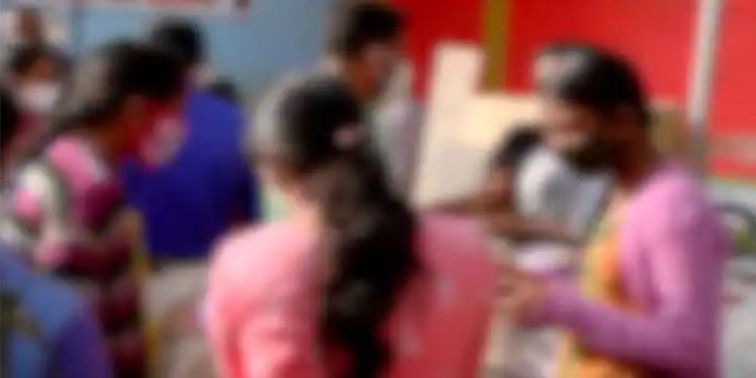 ഏലത്തോട്ടത്തില് പണിയെടുക്കാന് പ്രായപൂര്ത്തിയാകാത്ത കുട്ടികൾ ; ഇടുക്കിയിൽ പരിശോധന – മൂന്ന് പേരെ കണ്ടെത്തി ഏലത്തോട്ടത്തില് പണിയെടുക്കാന് പ്രായപൂര്ത്തിയാകാത്ത കുട്ടികൾ ; ഇടുക്കിയിൽ പരിശോധന – മൂന്ന് പേരെ കണ്ടെത്തി