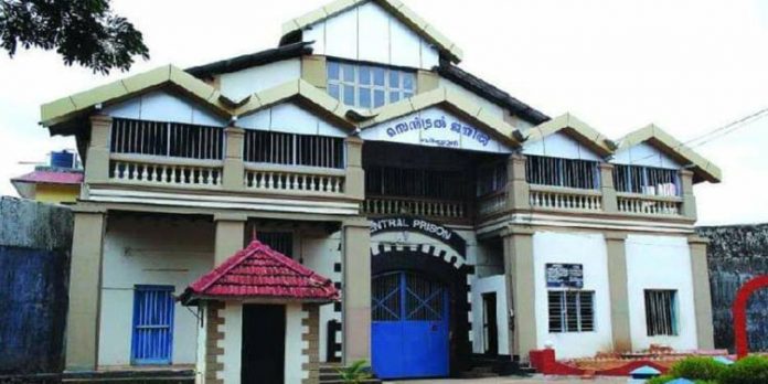 വിയ്യൂര് ജയിലില് പ്രതികള്ക്ക് ഒത്താശ ; സൂപ്രണ്ടിന്റെ ഓഫിസില് ഇരുന്ന് പ്രതികള് ഫോണ് വിളിച്ചതായി കണ്ടെത്തല് വിയ്യൂര് ജയിലില് പ്രതികള്ക്ക് ഒത്താശ ; സൂപ്രണ്ടിന്റെ ഓഫിസില് ഇരുന്ന് പ്രതികള് ഫോണ് വിളിച്ചതായി കണ്ടെത്തല്