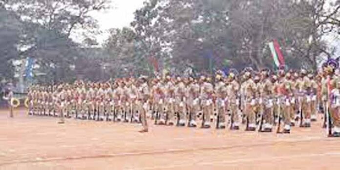 കെഎപി അഞ്ചാം ബറ്റാലിയനില് സത്യപ്രതിജ്ഞയും പാസിംഗ് ഔട്ട് പരേഡും ; മുഖ്യമന്ത്രി പിണറായി വിജയന് മുഖ്യാതിഥി കെഎപി അഞ്ചാം ബറ്റാലിയനില് സത്യപ്രതിജ്ഞയും പാസിംഗ് ഔട്ട് പരേഡും ; മുഖ്യമന്ത്രി പിണറായി വിജയന് മുഖ്യാതിഥി