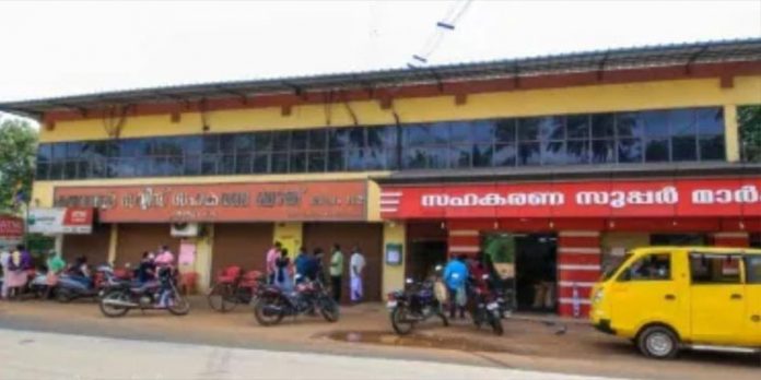 കരുവന്നൂർ ബാങ്ക് തട്ടിപ്പ് ; വായ്പാപരിധി മറികടന്ന് നൽകിയത് 419.49 കോടി – ആരും വായ്പ തിരിച്ചടച്ചില്ല കരുവന്നൂർ ബാങ്ക് തട്ടിപ്പ് ; വായ്പാപരിധി മറികടന്ന് നൽകിയത് 419.49 കോടി – ആരും വായ്പ തിരിച്ചടച്ചില്ല