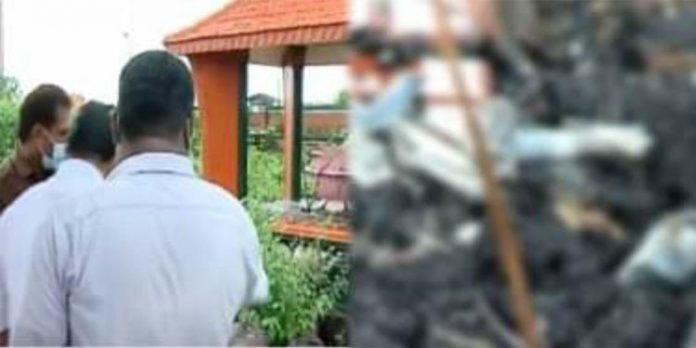 പയ്യാമ്പലത്തെ കെ.ജി മാരാര് സ്മൃതിമന്ദിരത്തിന് മുന്നില് നായയുടെ ജഡം കത്തിച്ചനിലയില് ; പ്രതിഷേധം പയ്യാമ്പലത്തെ കെ.ജി മാരാര് സ്മൃതിമന്ദിരത്തിന് മുന്നില് നായയുടെ ജഡം കത്തിച്ചനിലയില് ; പ്രതിഷേധം
