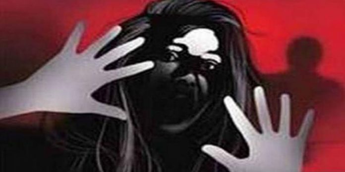 ആലപ്പുഴയില് ആരോഗ്യപ്രവര്ത്തകയെ തട്ടിക്കൊണ്ടുപോകാന് ശ്രമം ആലപ്പുഴയില് ആരോഗ്യപ്രവര്ത്തകയെ തട്ടിക്കൊണ്ടുപോകാന് ശ്രമം