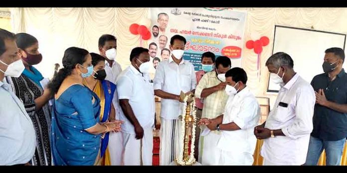 കിസുമം ഗവ. ഹയര് സെക്കന്ഡറി സ്കൂളില് കെട്ടിടത്തിന്റെ നിര്മാണോദ്ഘാടനം മുഖ്യമന്ത്രി നിര്വഹിച്ചു കിസുമം ഗവ. ഹയര് സെക്കന്ഡറി സ്കൂളില് കെട്ടിടത്തിന്റെ നിര്മാണോദ്ഘാടനം മുഖ്യമന്ത്രി നിര്വഹിച്ചു