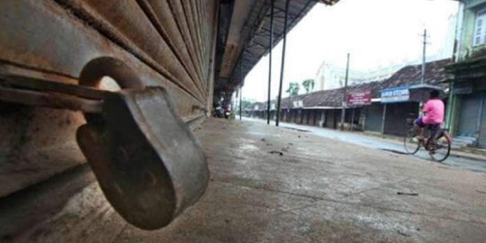 തിങ്കളാഴ്ചത്തെ ഹർത്താലിനെതിരായ ഹർജി ഹൈക്കോടതി തള്ളി : ജോലി ചെയ്യുന്നവർക്ക് സുരക്ഷ ഉറപ്പാക്കുമെന്ന് സർക്കാർ തിങ്കളാഴ്ചത്തെ ഹർത്താലിനെതിരായ ഹർജി ഹൈക്കോടതി തള്ളി : ജോലി ചെയ്യുന്നവർക്ക് സുരക്ഷ ഉറപ്പാക്കുമെന്ന് സർക്കാർ