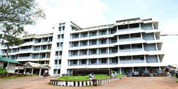 കോട്ടയം മെഡിക്കല് കോളേജിന് വീണ്ടും പൊന്തിളക്കം രോഗിയെ മയക്കാതെ നടത്തിയ സര്ജറികള് പൂര്ണ വിജയം കോട്ടയം മെഡിക്കല് കോളേജിന് വീണ്ടും പൊന്തിളക്കം രോഗിയെ മയക്കാതെ നടത്തിയ സര്ജറികള് പൂര്ണ വിജയം