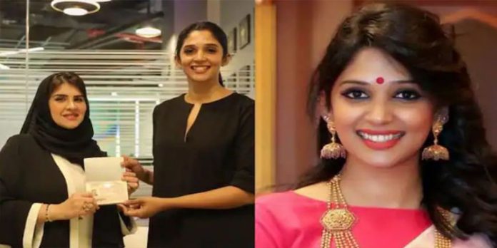 നടി നൈല ഉഷ യുഎഇ ഗോള്ഡന് വിസ സ്വീകരിച്ചു നടി നൈല ഉഷ യുഎഇ ഗോള്ഡന് വിസ സ്വീകരിച്ചു