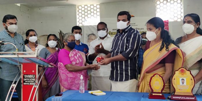 കലഞ്ഞൂര് ഗ്രാമപഞ്ചായത്തില് പൂര്ത്തീകരിച്ച 29 ലൈഫ് വീടുകളുടെ താക്കോല്ദാനം നിര്വഹിച്ചു കലഞ്ഞൂര് ഗ്രാമപഞ്ചായത്തില് പൂര്ത്തീകരിച്ച 29 ലൈഫ് വീടുകളുടെ താക്കോല്ദാനം നിര്വഹിച്ചു