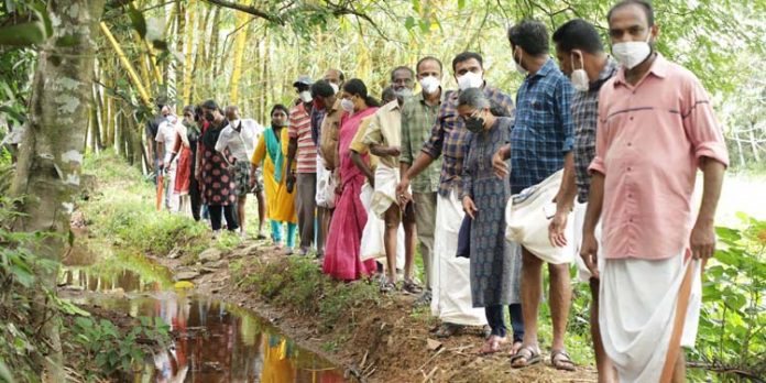 മെഴുവേലിയില് നീര്ച്ചാല് നിരീക്ഷണ യാത്ര നടത്തി മെഴുവേലിയില് നീര്ച്ചാല് നിരീക്ഷണ യാത്ര നടത്തി
