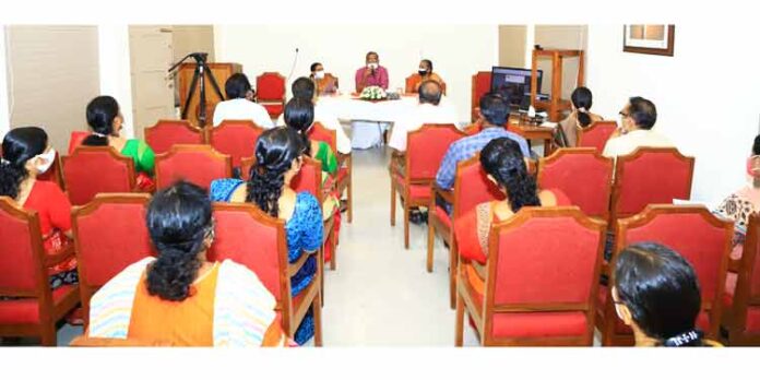 കൃഷിയുടെയും കര്ഷകരുടെയും പ്രാധാന്യം ഉദ്യോഗസ്ഥര് മനസിലാക്കണം ; മന്ത്രി പി.പ്രസാദ് കൃഷിയുടെയും കര്ഷകരുടെയും പ്രാധാന്യം ഉദ്യോഗസ്ഥര് മനസിലാക്കണം ; മന്ത്രി പി.പ്രസാദ്