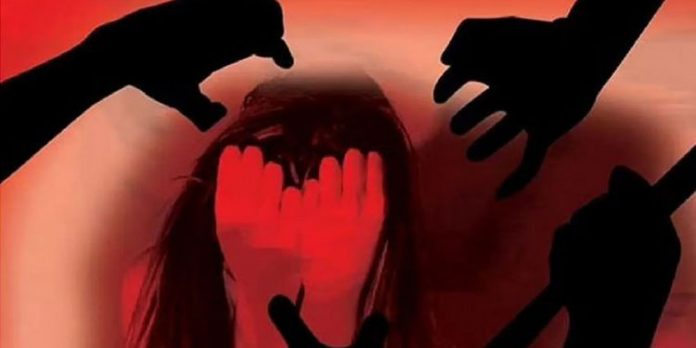 മകളെ അച്ഛന് വിറ്റത് മൂന്ന് തവണ – മയക്ക്മരുന്ന് നല്കി പീഡനം ; എട്ടുപേര് അറസ്റ്റില് മകളെ അച്ഛന് വിറ്റത് മൂന്ന് തവണ – മയക്ക്മരുന്ന് നല്കി പീഡനം ; എട്ടുപേര് അറസ്റ്റില്