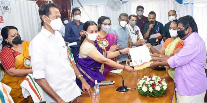 പത്തനംതിട്ട ജില്ലാതല പട്ടയമേള : സര്ക്കാര് ലൈഫില് വീട് തന്നു – ഇപ്പോള് പട്ടയവും ; സുബ്രഹ്മണ്യന് പത്തനംതിട്ട ജില്ലാതല പട്ടയമേള : സര്ക്കാര് ലൈഫില് വീട് തന്നു – ഇപ്പോള് പട്ടയവും ; സുബ്രഹ്മണ്യന്