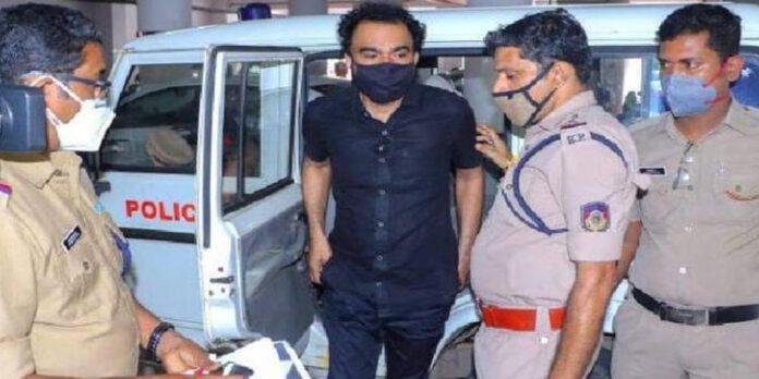 മോൻസൺ മാവുങ്കൽ ഭൂമി തട്ടിപ്പ് കേസിലും പ്രതി മോൻസൺ മാവുങ്കൽ ഭൂമി തട്ടിപ്പ് കേസിലും പ്രതി