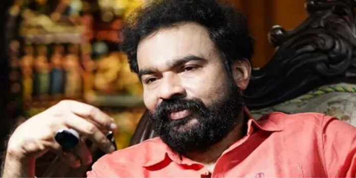 മോൻസൺ മാവുങ്കലിന്റെ വീട്ടിലുള്ള ആനക്കൊമ്പ് വ്യാജമെന്ന് വനം വകുപ്പിന്റെ പ്രാഥമിക കണ്ടെത്തൽ മോൻസൺ മാവുങ്കലിന്റെ വീട്ടിലുള്ള ആനക്കൊമ്പ് വ്യാജമെന്ന് വനം വകുപ്പിന്റെ പ്രാഥമിക കണ്ടെത്തൽ