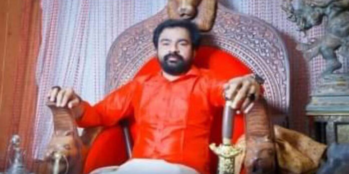 മോന്സനെ മൂന്നുദിവസത്തേക്ക് കൂടി ക്രൈംബ്രാഞ്ച് കസ്റ്റഡിയില് വിട്ടു മോന്സനെ മൂന്നുദിവസത്തേക്ക് കൂടി ക്രൈംബ്രാഞ്ച് കസ്റ്റഡിയില് വിട്ടു