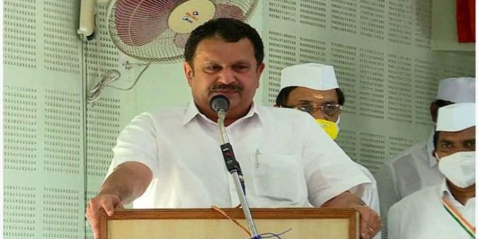 ലഹരി മാഫിയ കേരളത്തിലുണ്ട് , അത് ഒരു മതത്തിന്റെ പേരിൽ കെട്ടിവെക്കരുത് : കെ മുരളീധരന് ലഹരി മാഫിയ കേരളത്തിലുണ്ട് , അത് ഒരു മതത്തിന്റെ പേരിൽ കെട്ടിവെക്കരുത് : കെ മുരളീധരന്