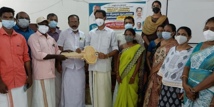 ഓമല്ലൂര് ഗ്രാമപഞ്ചായത്തില് ലൈഫ് ഭവന പദ്ധതി പൂര്ത്തീകരണ പ്രഖ്യാപനവും താക്കോല് ദാനവും ഓമല്ലൂര് ഗ്രാമപഞ്ചായത്തില് ലൈഫ് ഭവന പദ്ധതി പൂര്ത്തീകരണ പ്രഖ്യാപനവും താക്കോല് ദാനവും