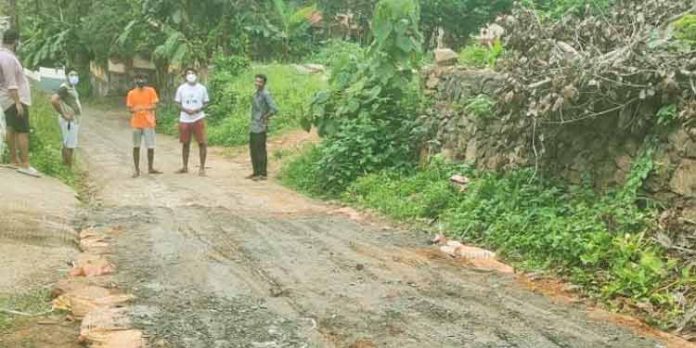 പൈനുംമൂട്ടിൽ കത്തോലിക്കപ്പള്ളി റോഡ് ബ്ലാക് പേൾ ക്ലബ് അംഗങ്ങൾ നവീകരിച്ചു പൈനുംമൂട്ടിൽ കത്തോലിക്കപ്പള്ളി റോഡ് ബ്ലാക് പേൾ ക്ലബ് അംഗങ്ങൾ നവീകരിച്ചു