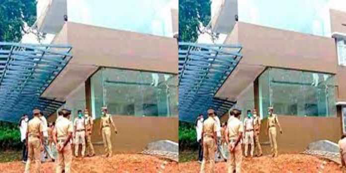 സ്ത്രീകള്ക്കും പുരുഷന്മാര്ക്കും ട്രാന്സ്ജെന്ഡേഴ്സിനും പ്രത്യേക സെല്ലുകള് ; മാറ്റങ്ങളുമായി മൂവാറ്റുപുഴ പുതിയ പോലീസ് സ്റ്റേഷൻ സ്ത്രീകള്ക്കും പുരുഷന്മാര്ക്കും ട്രാന്സ്ജെന്ഡേഴ്സിനും പ്രത്യേക സെല്ലുകള് ; മാറ്റങ്ങളുമായി മൂവാറ്റുപുഴ പുതിയ പോലീസ് സ്റ്റേഷൻ