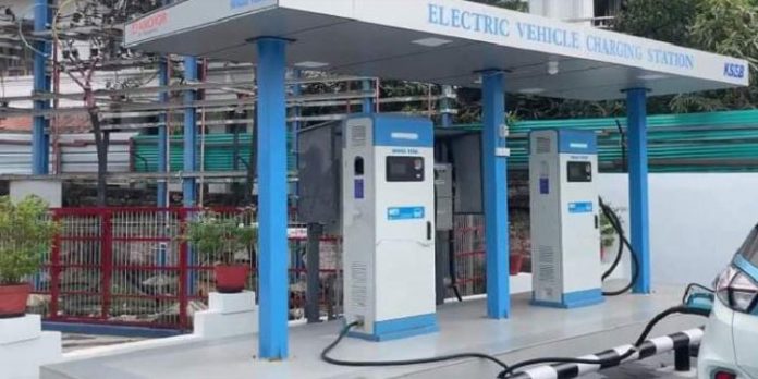 സ്വകാര്യ സ്ഥാപനങ്ങളില് ചാര്ജിങ് സ്റ്റേഷനുകള്ക്ക് അനുമതി നല്കും : മന്ത്രി കെ. കൃഷ്ണന് കുട്ടി സ്വകാര്യ സ്ഥാപനങ്ങളില് ചാര്ജിങ് സ്റ്റേഷനുകള്ക്ക് അനുമതി നല്കും : മന്ത്രി കെ. കൃഷ്ണന് കുട്ടി