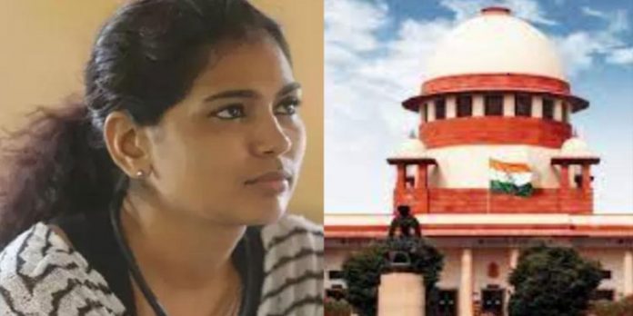 അഭിപ്രായ പ്രകടനങ്ങളിലെ വിലക്ക് ; രഹ്ന ഫാത്തിമ സുപ്രിംകോടതിയില് സമര്പ്പിച്ച ഹര്ജി 28ലേക്ക് മാറ്റി അഭിപ്രായ പ്രകടനങ്ങളിലെ വിലക്ക് ; രഹ്ന ഫാത്തിമ സുപ്രിംകോടതിയില് സമര്പ്പിച്ച ഹര്ജി 28ലേക്ക് മാറ്റി