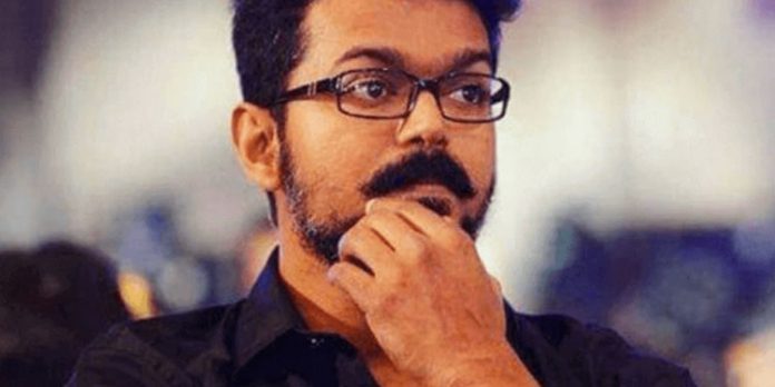 മാതാപിതാക്കള് അടക്കമുള്ളവര്ക്കെതിരെ കോടതിയെ സമീപിച്ച് വിജയ് മാതാപിതാക്കള് അടക്കമുള്ളവര്ക്കെതിരെ കോടതിയെ സമീപിച്ച് വിജയ്