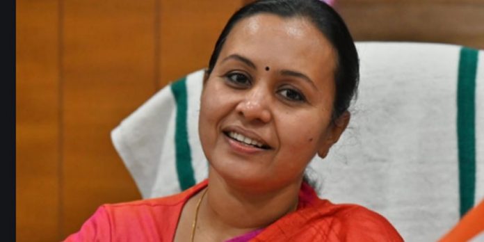 നിപയിൽ ആശങ്ക വേണ്ടെന്ന് വീണ ജോർജ്ജ് ; നിയന്ത്രണങ്ങൾ തുടരുമെന്ന് ശശീന്ദ്രൻ നിപയിൽ ആശങ്ക വേണ്ടെന്ന് വീണ ജോർജ്ജ് ; നിയന്ത്രണങ്ങൾ തുടരുമെന്ന് ശശീന്ദ്രൻ
