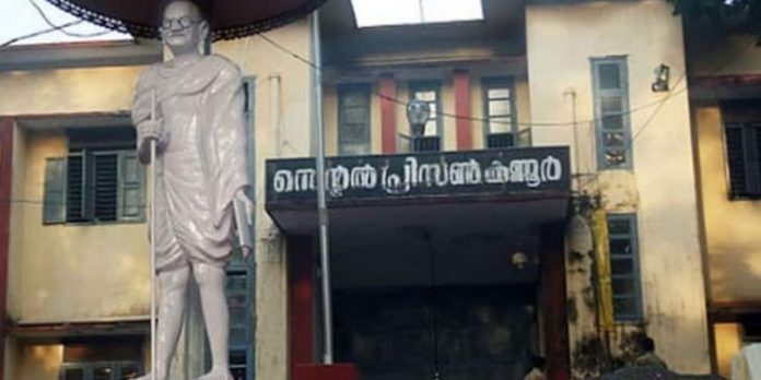 കണ്ണൂര് ജയില് പരിസരം കിളച്ച് പരിശോധന ; കണ്ടെത്തിയത് മഴുവും കത്തികളും – കൂടുതല് പരിശോധനയ്ക്ക് നിര്ദ്ദേശം കണ്ണൂര് ജയില് പരിസരം കിളച്ച് പരിശോധന ; കണ്ടെത്തിയത് മഴുവും കത്തികളും – കൂടുതല് പരിശോധനയ്ക്ക് നിര്ദ്ദേശം