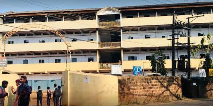 മാനേജ്മെന്റിന്റെ പീഡനം ; മലപ്പുറത്ത് അധ്യാപകന് ആത്മഹത്യ ചെയ്ത കേസില് കുറ്റപത്രം സമര്പ്പിച്ചു മാനേജ്മെന്റിന്റെ പീഡനം ; മലപ്പുറത്ത് അധ്യാപകന് ആത്മഹത്യ ചെയ്ത കേസില് കുറ്റപത്രം സമര്പ്പിച്ചു