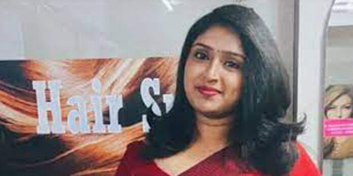 നാളുകളായി ഒളിവില് തന്നെ ; വ്യാജ അഭിഭാഷക സെസി സേവ്യറിനെതിരേ ലുക്കൗട്ട് നോട്ടീസ് നാളുകളായി ഒളിവില് തന്നെ ; വ്യാജ അഭിഭാഷക സെസി സേവ്യറിനെതിരേ ലുക്കൗട്ട് നോട്ടീസ്