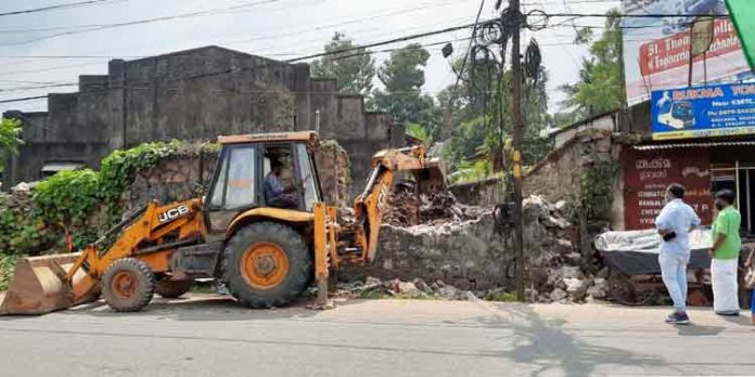 കുടിലില് ജോര്ജിന്റെ സ്മാരക നിര്മ്മാണം തടസ്സപ്പെടുത്തരുത് ; കുടിലില് ജോര്ജിന്റെ മകന് ജോര്ജ്ജ് മാത്യു കുടിലില് ജോര്ജിന്റെ സ്മാരക നിര്മ്മാണം തടസ്സപ്പെടുത്തരുത് ; കുടിലില് ജോര്ജിന്റെ മകന് ജോര്ജ്ജ് മാത്യു