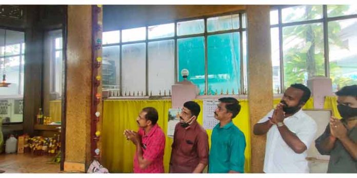 ഹിന്ദു ഐക്യവേദി ചെങ്ങന്നൂർ താലൂക് ഗുരുദേവ സമാധി ആചരിച്ചു ഹിന്ദു ഐക്യവേദി ചെങ്ങന്നൂർ താലൂക് ഗുരുദേവ സമാധി ആചരിച്ചു