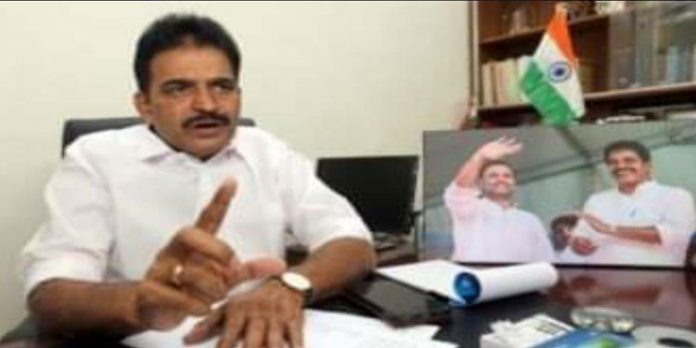 കെ.സി വേണുഗോപാലിനെതിരേ തെളിവുകൾ ; സോളാർ പീഡനക്കേസിൽ പരാതിക്കാരി ദൃശ്യങ്ങൾ കൈമാറി കെ.സി വേണുഗോപാലിനെതിരേ തെളിവുകൾ ; സോളാർ പീഡനക്കേസിൽ പരാതിക്കാരി ദൃശ്യങ്ങൾ കൈമാറി