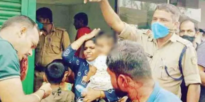 വിനോദ സഞ്ചാരികളെ ഹോട്ടൽ ജീവനക്കാർ ആക്രമിച്ചെന്ന് പരാതി വിനോദ സഞ്ചാരികളെ ഹോട്ടൽ ജീവനക്കാർ ആക്രമിച്ചെന്ന് പരാതി