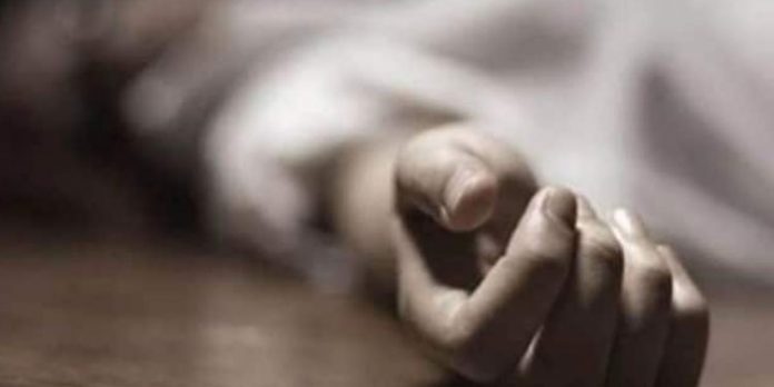 ഒരു കുടുംബത്തിലെ അഞ്ച് പേര് മരിച്ച നിലയില് – 9 മാസം പ്രായമുള്ള കുഞ്ഞ് പട്ടിണികിടന്നും മരിച്ചു ; രണ്ടുവയസ്സുകാരിയെ രക്ഷപ്പെടുത്തി ഒരു കുടുംബത്തിലെ അഞ്ച് പേര് മരിച്ച നിലയില് – 9 മാസം പ്രായമുള്ള കുഞ്ഞ് പട്ടിണികിടന്നും മരിച്ചു ; രണ്ടുവയസ്സുകാരിയെ രക്ഷപ്പെടുത്തി