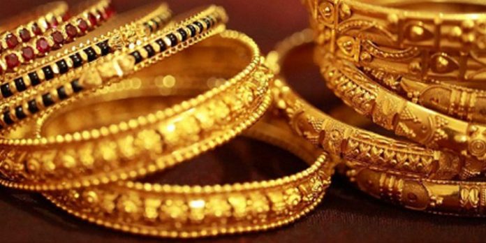 മുക്കുപണ്ടം പണയം വച്ച് ബാങ്കിൽനിന്ന് പണം തട്ടി, മണ്ണാർക്കാട് രണ്ട് പേർ പിടിയിൽ മുക്കുപണ്ടം പണയം വച്ച് ബാങ്കിൽനിന്ന് പണം തട്ടി, മണ്ണാർക്കാട് രണ്ട് പേർ പിടിയിൽ