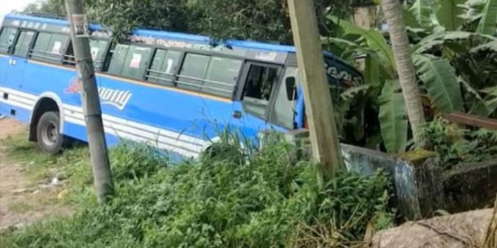 ഡ്രൈവര്ക്ക് ദേഹാസ്വാസ്ഥ്യം ; ബസ് മതിലില് ഇടിച്ചു ഡ്രൈവര്ക്ക് ദേഹാസ്വാസ്ഥ്യം ; ബസ് മതിലില് ഇടിച്ചു