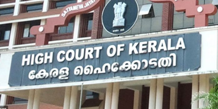 ആരോഗ്യ പ്രവർത്തക ആക്രമിക്കപ്പെട്ടത് ആശങ്കാജനകമെന്ന് ഹൈക്കോടതി ; കൊവിഡ് മരണക്കണക്കിലും വ്യക്തത തേടി ആരോഗ്യ പ്രവർത്തക ആക്രമിക്കപ്പെട്ടത് ആശങ്കാജനകമെന്ന് ഹൈക്കോടതി ; കൊവിഡ് മരണക്കണക്കിലും വ്യക്തത തേടി