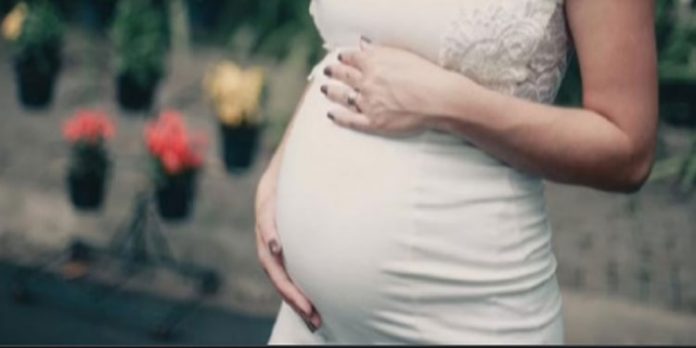 പ്രസവത്തെ തുടർന്ന് യുവതി മരിച്ച സംഭവം ; ചികിത്സ പിഴവെന്ന് ആരോപണം, സ്വകാര്യ ആശുപത്രിക്കെതിരെ കുടുംബം പ്രസവത്തെ തുടർന്ന് യുവതി മരിച്ച സംഭവം ; ചികിത്സ പിഴവെന്ന് ആരോപണം, സ്വകാര്യ ആശുപത്രിക്കെതിരെ കുടുംബം