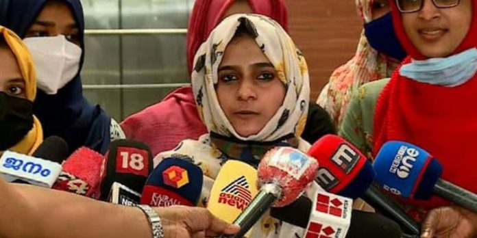 ‘വിവാദങ്ങളോട് പ്രതികരിക്കാനില്ല’ ; ലീഗ് നിര്ദ്ദേശങ്ങള് അനുസരിച്ച് മുന്നോട്ടെന്ന് ഹരിത സംസ്ഥാന പ്രസിഡന്റ് ‘വിവാദങ്ങളോട് പ്രതികരിക്കാനില്ല’ ; ലീഗ് നിര്ദ്ദേശങ്ങള് അനുസരിച്ച് മുന്നോട്ടെന്ന് ഹരിത സംസ്ഥാന പ്രസിഡന്റ്