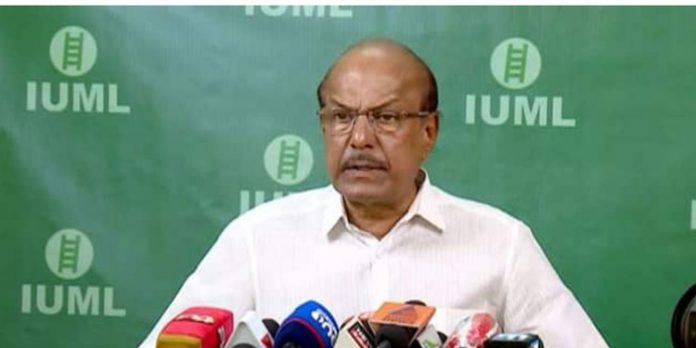 ‘ഹരിത’ വിഷയം – നിലപാട് മാറ്റി കുഞ്ഞാലിക്കുട്ടി ; പാണക്കാട് തങ്ങൾമാരുടേത് അവസാനവാക്കെന്ന് പ്രതികരണം ‘ഹരിത’ വിഷയം – നിലപാട് മാറ്റി കുഞ്ഞാലിക്കുട്ടി ; പാണക്കാട് തങ്ങൾമാരുടേത് അവസാനവാക്കെന്ന് പ്രതികരണം