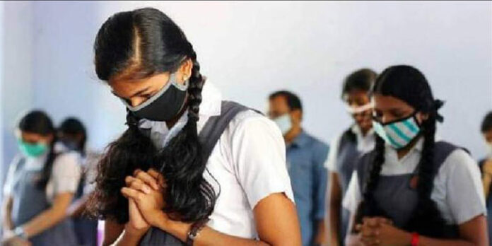 ക്ലാസിൽ മൂന്നിലൊന്ന് കുട്ടികൾ ; യൂണിഫോമും ഹാജറും നിർബന്ധമല്ല ക്ലാസിൽ മൂന്നിലൊന്ന് കുട്ടികൾ ; യൂണിഫോമും ഹാജറും നിർബന്ധമല്ല