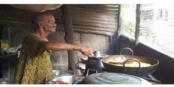 പോലീസിനോട് പ്രതിഷേധിച്ച് നൈറ്റി ധരിച്ച യഹിയ പ്രതിഷേധങ്ങൾ അവസാനിപ്പിച്ച് യാത്രയായി പോലീസിനോട് പ്രതിഷേധിച്ച് നൈറ്റി ധരിച്ച യഹിയ പ്രതിഷേധങ്ങൾ അവസാനിപ്പിച്ച് യാത്രയായി
