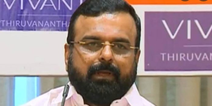 ഉമ്മന്ചാണ്ടിയെയും ചെന്നിത്തലയെയും തെറിവിളിച്ച ആള് കെ.എസ് ബ്രിഗേഡ് ; രൂക്ഷ ആരോപണവുമായി കെ.പി അനില്കുമാര് ഉമ്മന്ചാണ്ടിയെയും ചെന്നിത്തലയെയും തെറിവിളിച്ച ആള് കെ.എസ് ബ്രിഗേഡ് ; രൂക്ഷ ആരോപണവുമായി കെ.പി അനില്കുമാര്