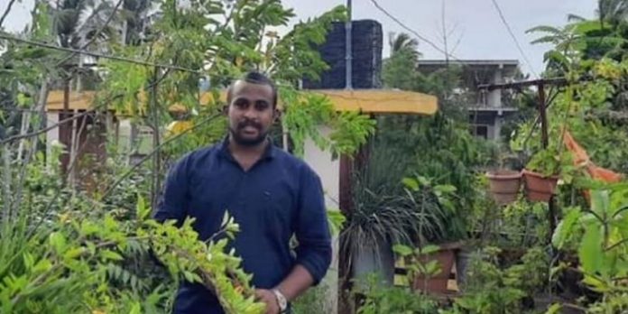നൂറിലധികം ചെടികൾ – പച്ചക്കറികളും പഴങ്ങളും പുറത്തുനിന്നും വാങ്ങണ്ട ; ടെറസ് ഗാർഡൻ ചെലവ് മാസത്തിൽ 500 രൂപ നൂറിലധികം ചെടികൾ – പച്ചക്കറികളും പഴങ്ങളും പുറത്തുനിന്നും വാങ്ങണ്ട ; ടെറസ് ഗാർഡൻ ചെലവ് മാസത്തിൽ 500 രൂപ