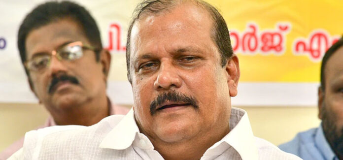 ലൗ ജിഹാദിന് ഇരയായ 200 ക്രിസ്ത്യന് പെണ്കുട്ടികളുടെ പേരു വിവരങ്ങള് ചീഫ് ജസ്റ്റിസിന് കൈമാറുമെന്ന് പിസി ജോര്ജ് ലൗ ജിഹാദിന് ഇരയായ 200 ക്രിസ്ത്യന് പെണ്കുട്ടികളുടെ പേരു വിവരങ്ങള് ചീഫ് ജസ്റ്റിസിന് കൈമാറുമെന്ന് പിസി ജോര്ജ്