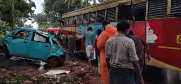 കോഴിക്കോട് നിയന്ത്രണം വിട്ട കെഎസ്ആര്ടിസി ഓട്ടോറിക്ഷകളിലിടിച്ച് മറിഞ്ഞു കോഴിക്കോട് നിയന്ത്രണം വിട്ട കെഎസ്ആര്ടിസി ഓട്ടോറിക്ഷകളിലിടിച്ച് മറിഞ്ഞു