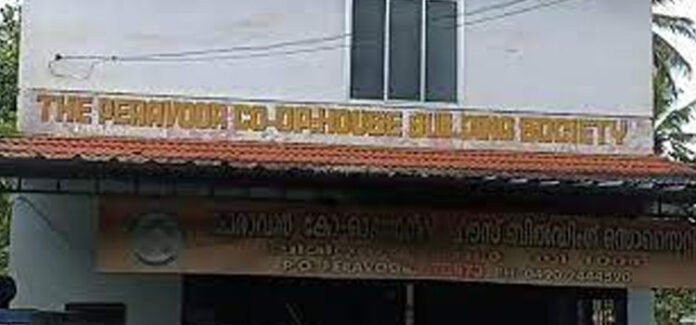 സഹകരണ സൊസൈറ്റി ചിട്ടി തട്ടിപ്പ് ; സെക്രട്ടറിയെ സസ്പെന്ഡ് ചെയ്തു സഹകരണ സൊസൈറ്റി ചിട്ടി തട്ടിപ്പ് ; സെക്രട്ടറിയെ സസ്പെന്ഡ് ചെയ്തു