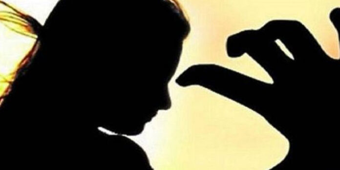 ട്യൂഷന് അധ്യാപകന് പതിനാറ് വയസുകാരിയായ വിദ്യാര്ത്ഥിയെ പീഡിപ്പിച്ചതായി പരാതി ട്യൂഷന് അധ്യാപകന് പതിനാറ് വയസുകാരിയായ വിദ്യാര്ത്ഥിയെ പീഡിപ്പിച്ചതായി പരാതി