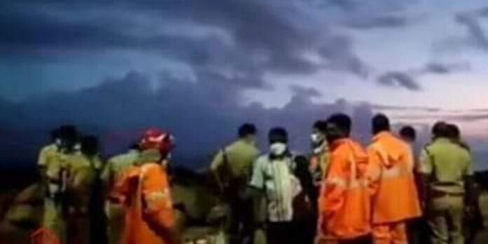 കല്ലമ്പലം കാപ്പില് കടപ്പുറത്ത് രണ്ടു പേരെ കാണാതായി കല്ലമ്പലം കാപ്പില് കടപ്പുറത്ത് രണ്ടു പേരെ കാണാതായി